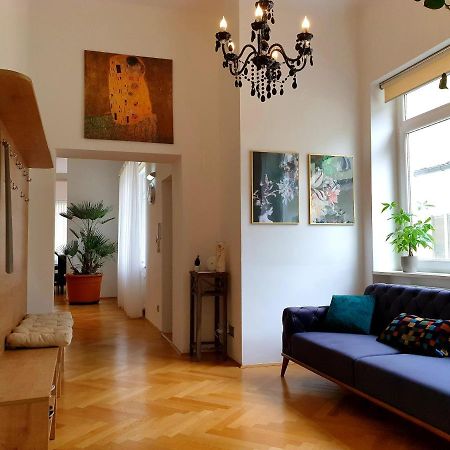 Sunny And Spacious Apartment Near City Centre Bécs Kültér fotó