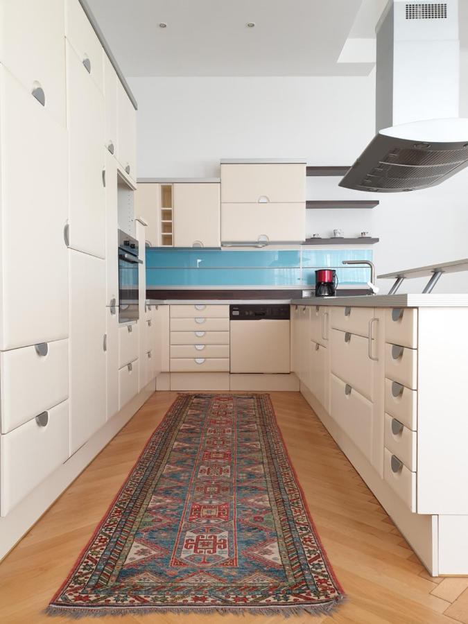 Sunny And Spacious Apartment Near City Centre Bécs Kültér fotó