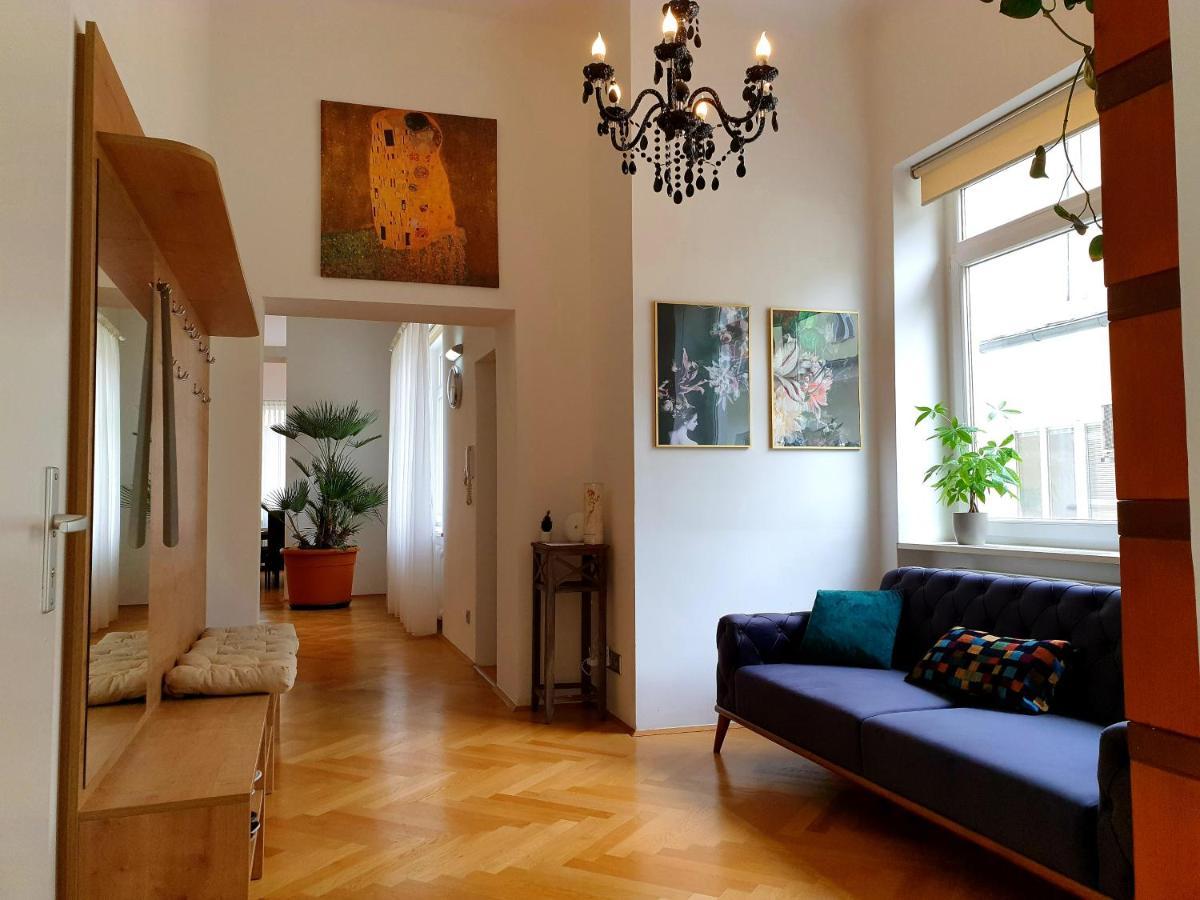 Sunny And Spacious Apartment Near City Centre Bécs Kültér fotó