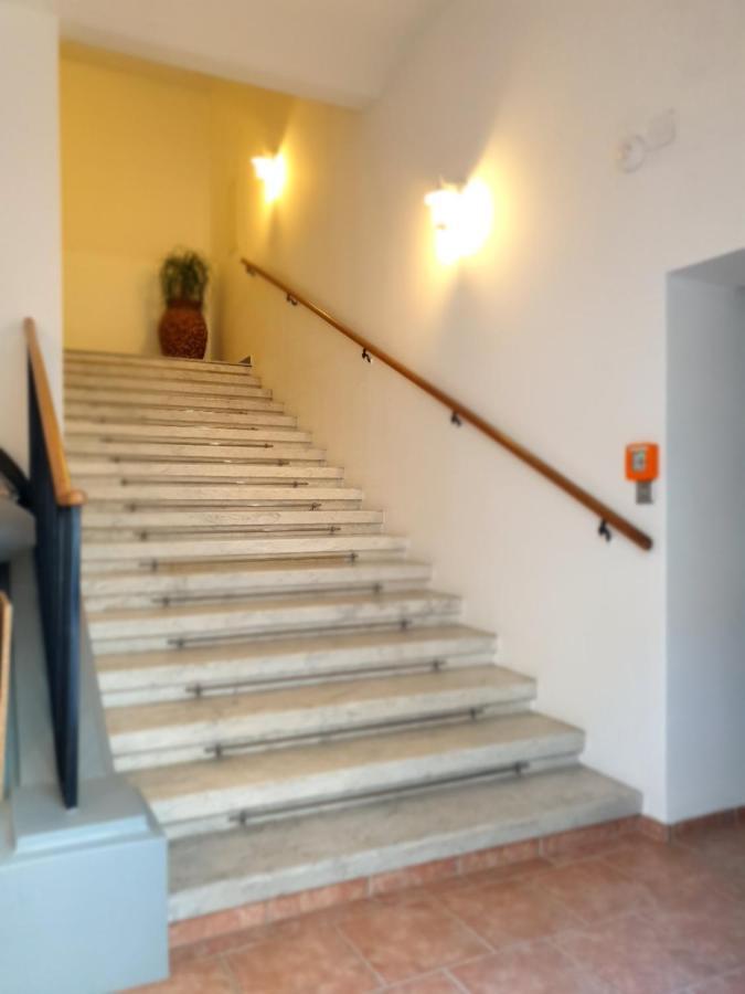 Sunny And Spacious Apartment Near City Centre Bécs Kültér fotó