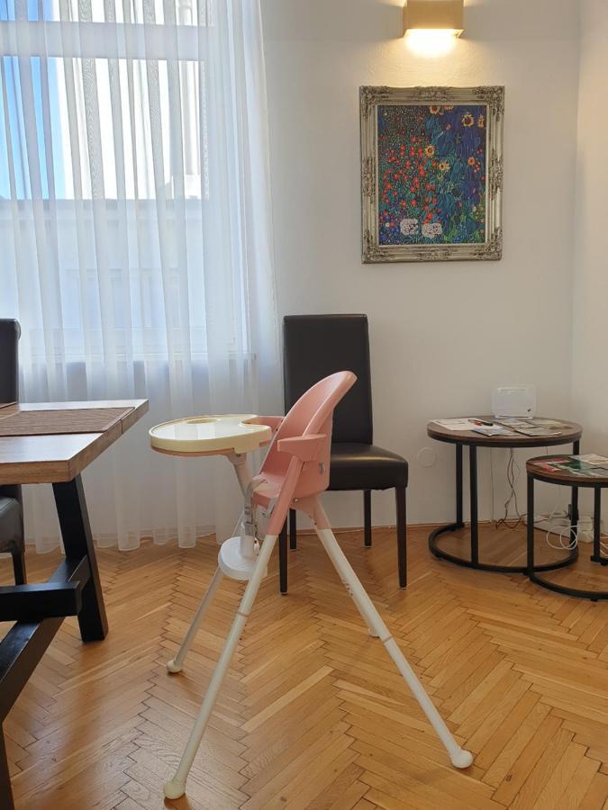 Sunny And Spacious Apartment Near City Centre Bécs Kültér fotó
