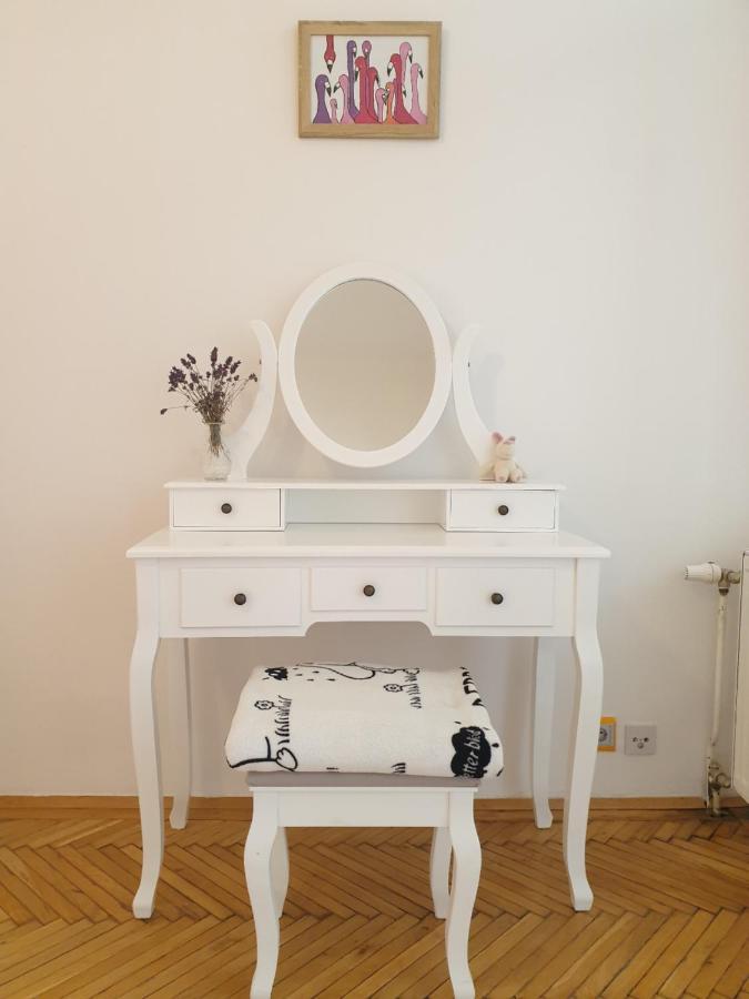 Sunny And Spacious Apartment Near City Centre Bécs Kültér fotó